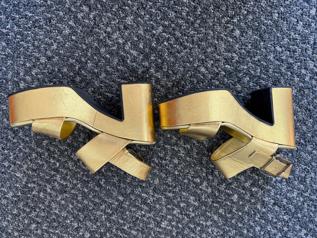 DRIES VON NOTEN GOLD HEELS SIZE 37/7