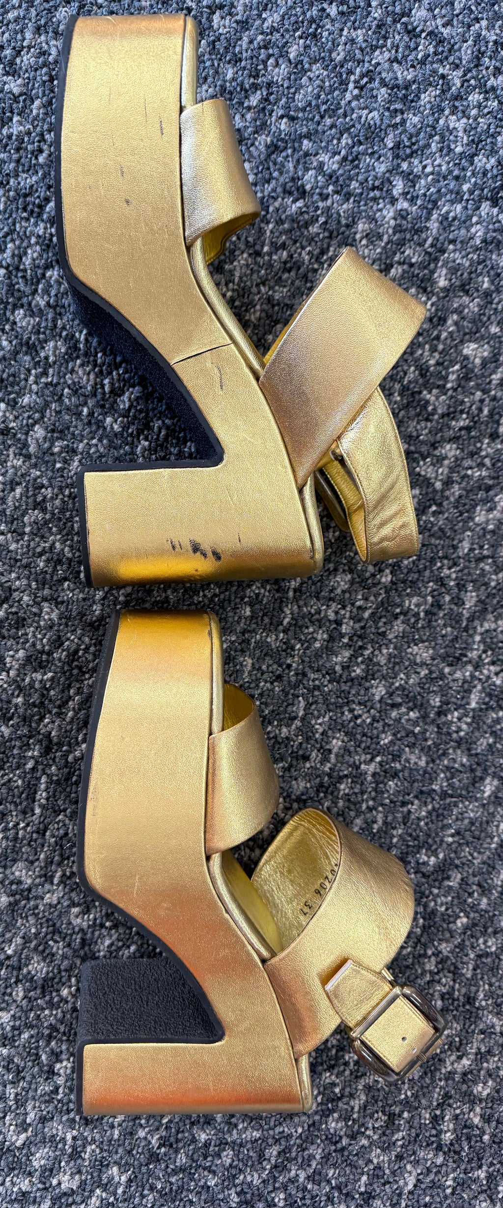 DRIES VON NOTEN GOLD HEELS SIZE 37/7