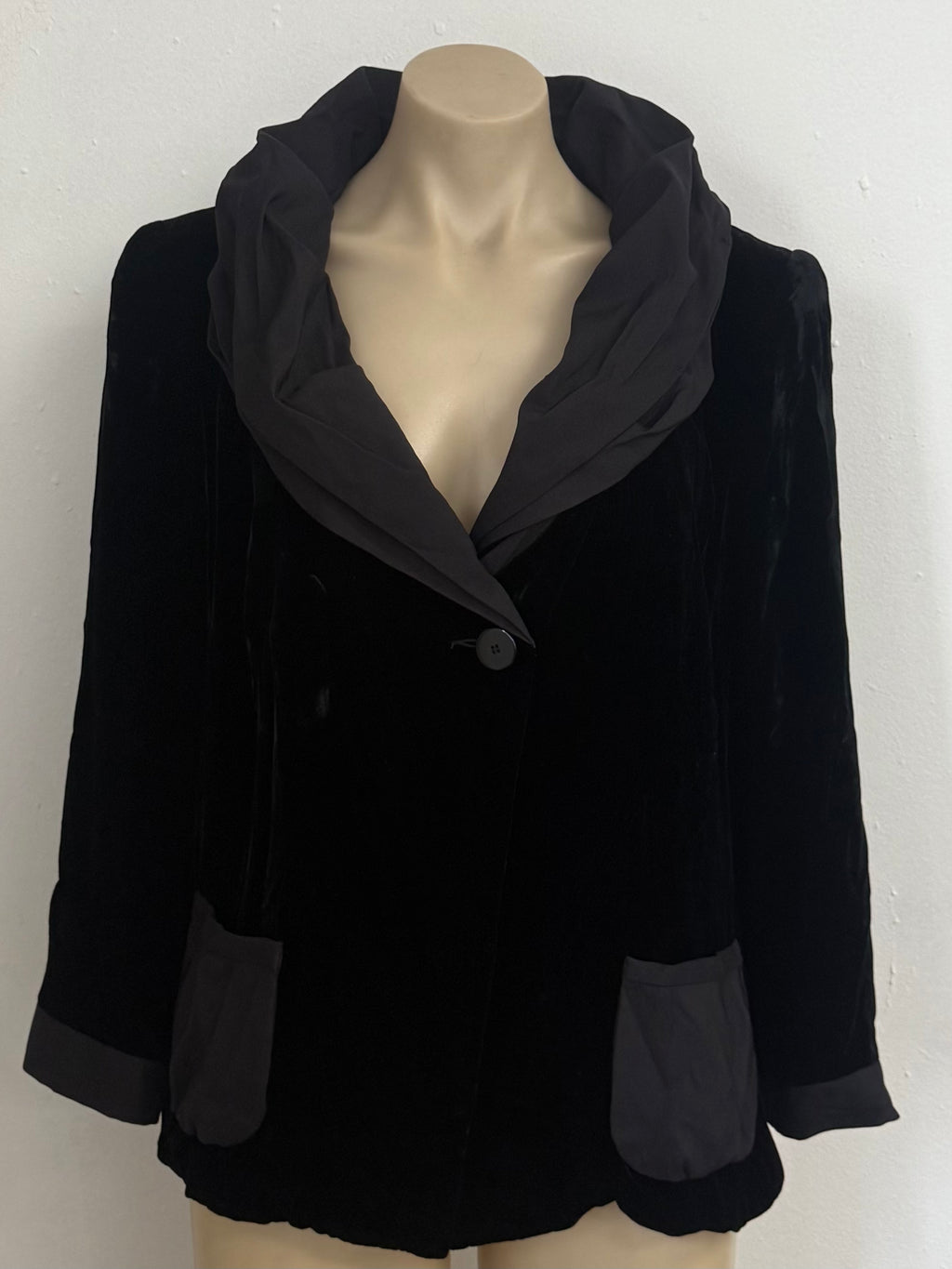 BLOOMS VELVET JACKET