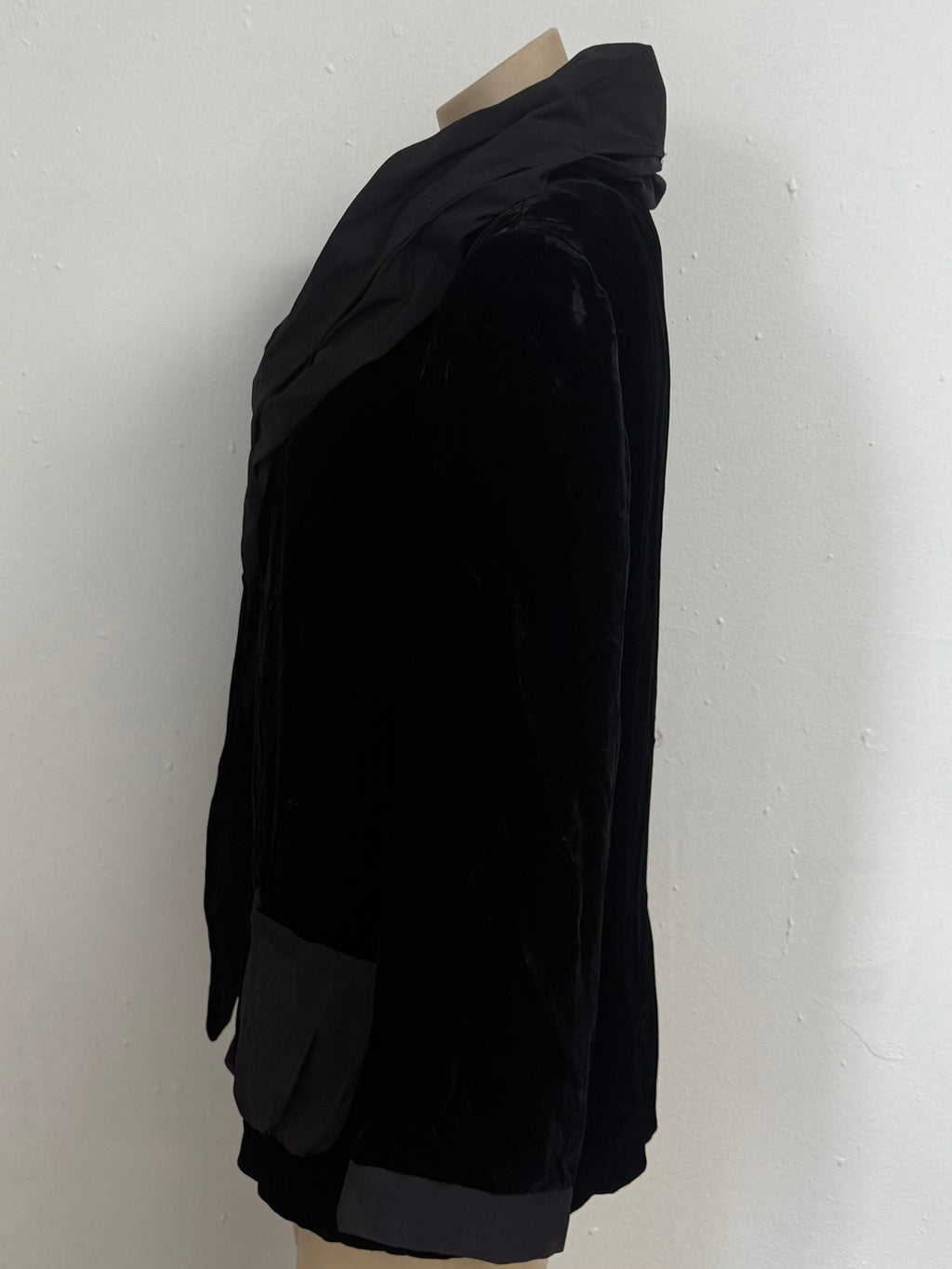 BLOOMS VELVET JACKET